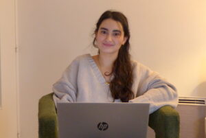 Cassandra AIT TALEB, Du Côté des Pros, Assistante virtuelle