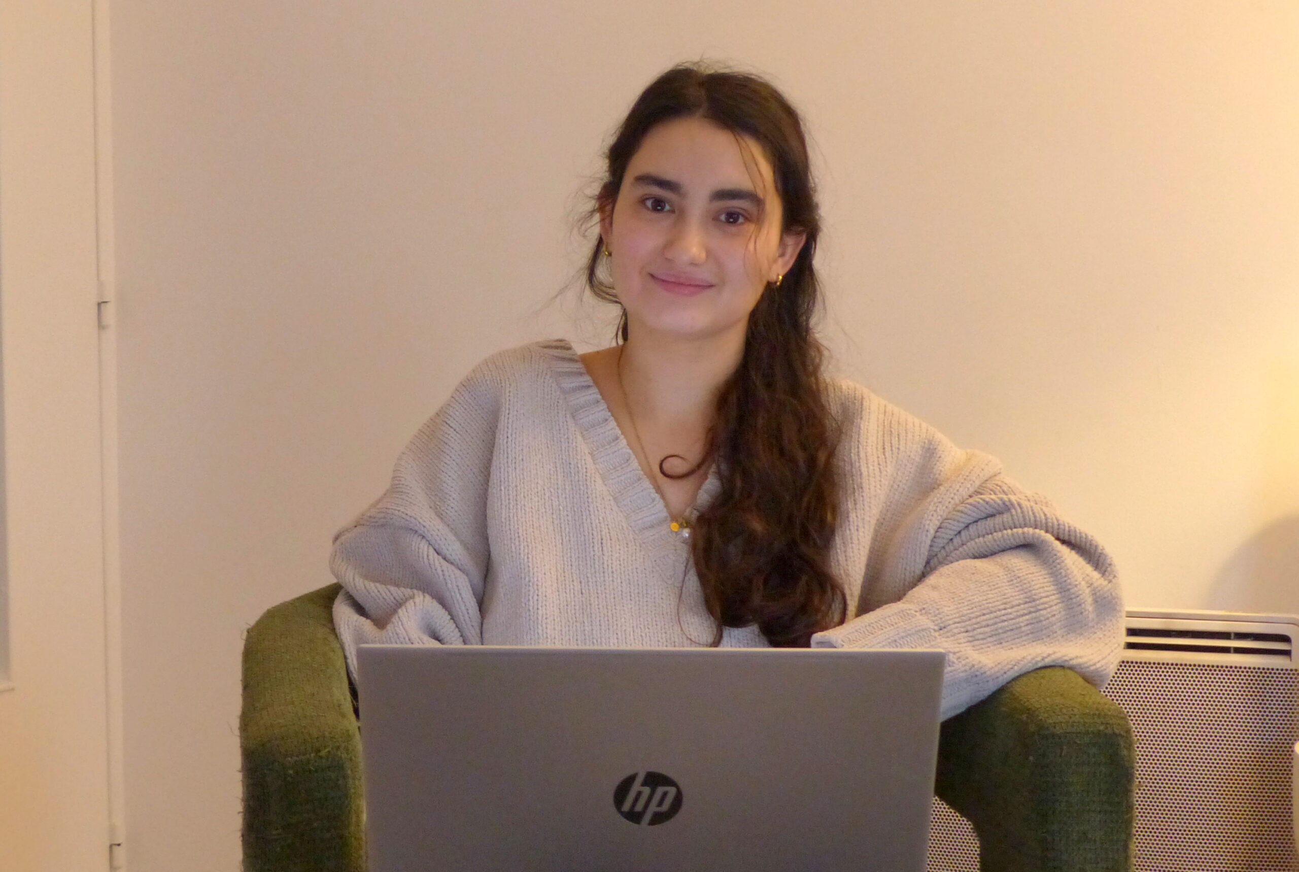 Cassandra AIT TALEB, Du Côté des Pros, Assistante virtuelle